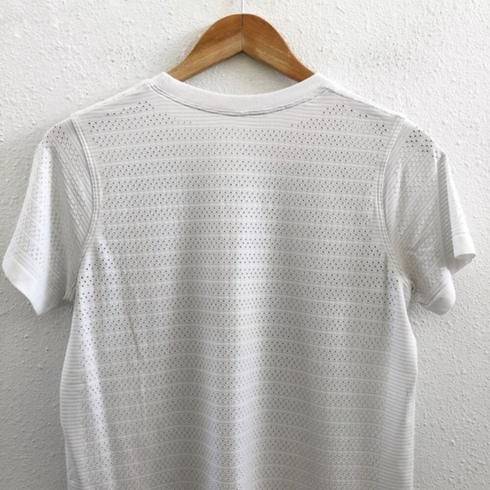 LULULEMON Swiftly Breathe Short Sleeve No Size Tag Check Measurements - Picture 5 of 10